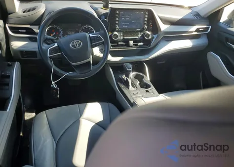 2022 Toyota Highlander Xle z USA, uszkodzony, nr VIN 5TDGZRBH9NS227493